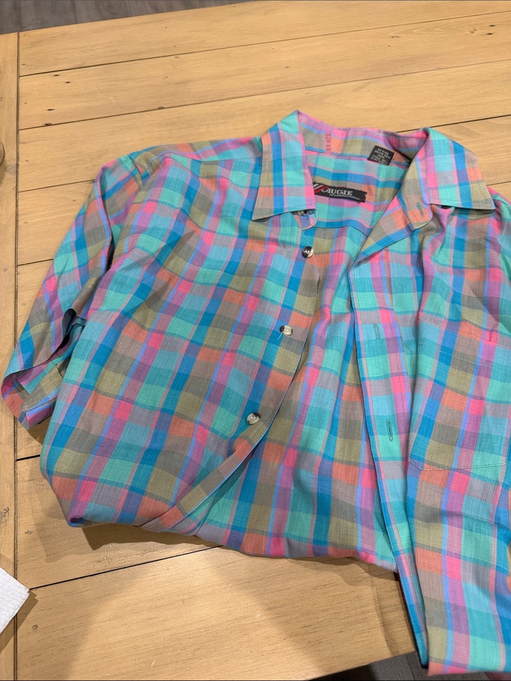 Casual Short-Sleeve Plaid Button-Down Shirt in Aqua & Pink